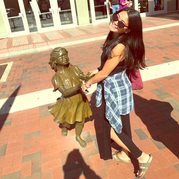 Meet your Posher, Deniece - Picture 1 of 1